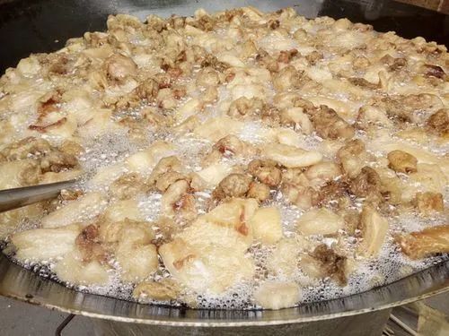 潔匠凈化·的凈工業(yè)除臭劑_炸豬油廠油煙異味濃、刺激性大，Dejing的凈除臭劑快速除臭
