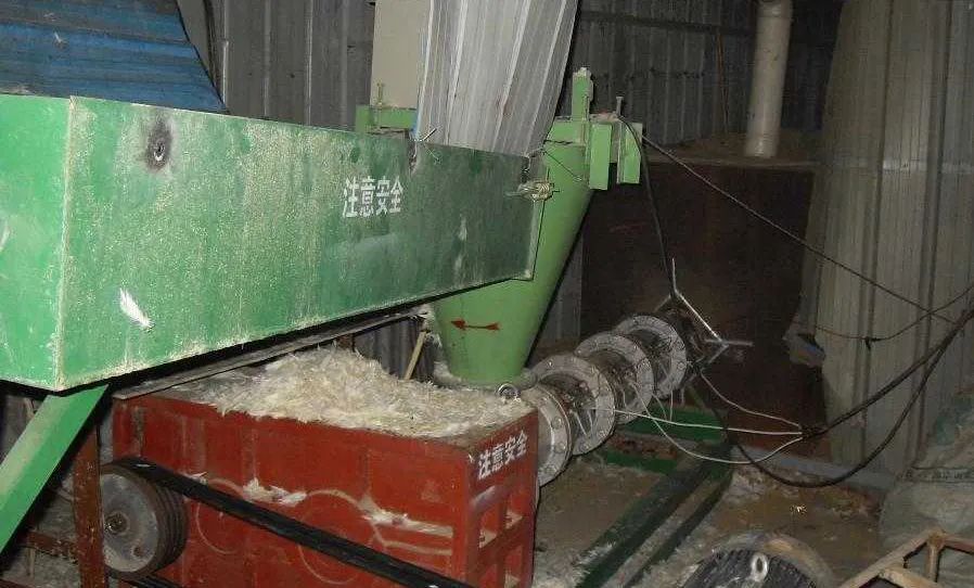 潔匠凈化·的凈工業(yè)除臭劑_羽毛粉加工腥味、苦味、惡臭味混雜，看工業(yè)除臭劑如何快速除臭！