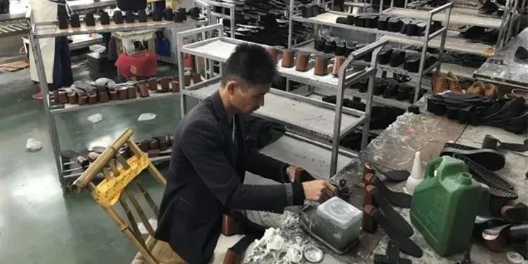 Dejing的凈??制鞋廠除臭劑，治理?yè)]發(fā)性有機(jī)化合物(VOC)廢氣.jpg