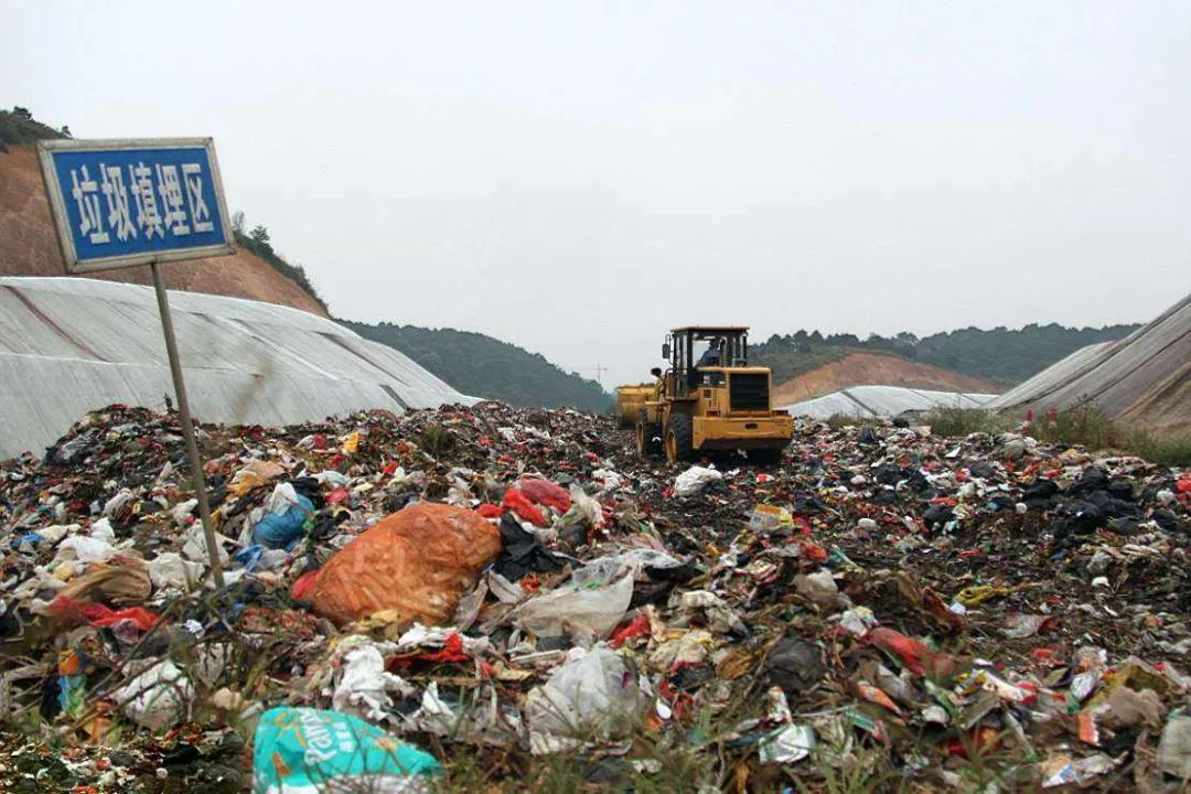 國內垃圾臭氣問題嚴峻，潔匠異味控制液帶來清新.jpg