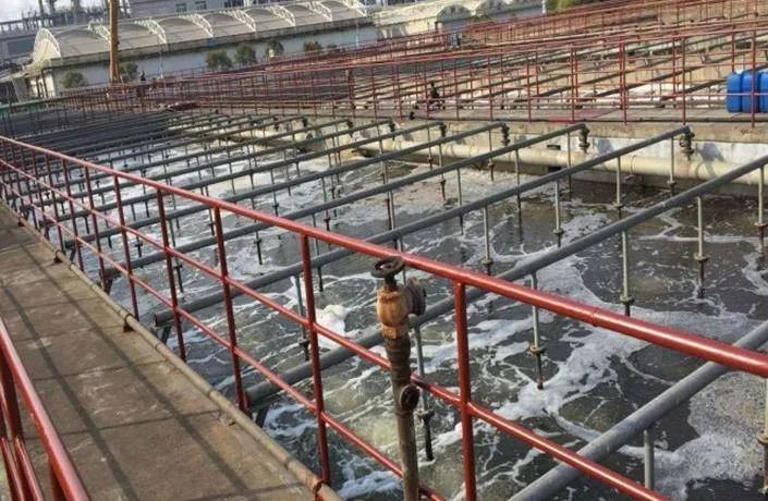 化工廠污水、污泥“臭氣熏天”遭投訴，該如何解決？